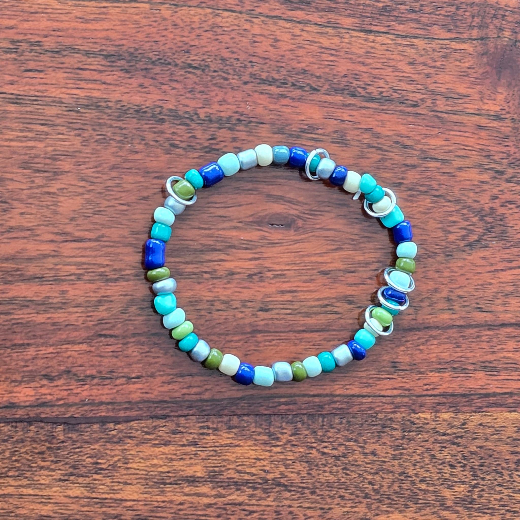 Pulsera de perlas contra el cáncer infantil